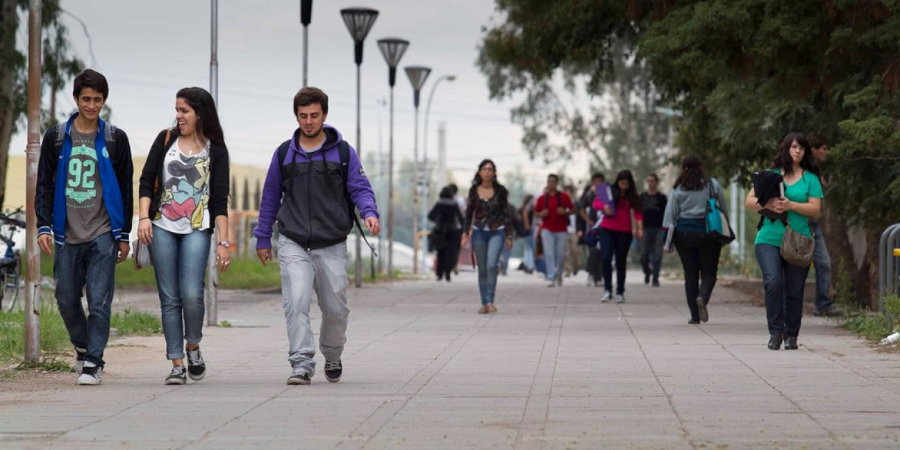 imagen Uno de cada cinco jóvenes no tiene quien lo aconseje