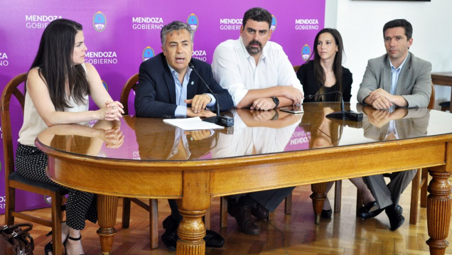 imagen Compraron tomógrafos, motoniveladoras y chalecos antibalas con la deuda de KLP