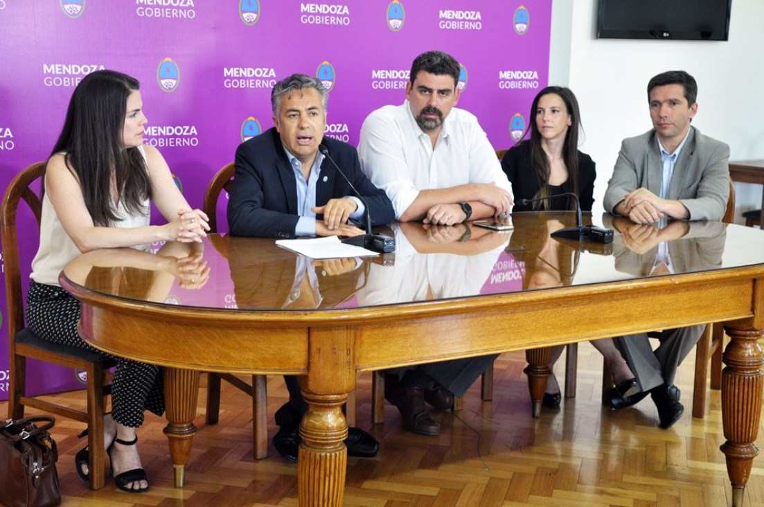 imagen Compraron tomógrafos, motoniveladoras y chalecos antibalas con la deuda de KLP