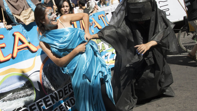 imagen La defensa del agua, de la educación y de la ciencia se colaron en la previa del Carrusel
