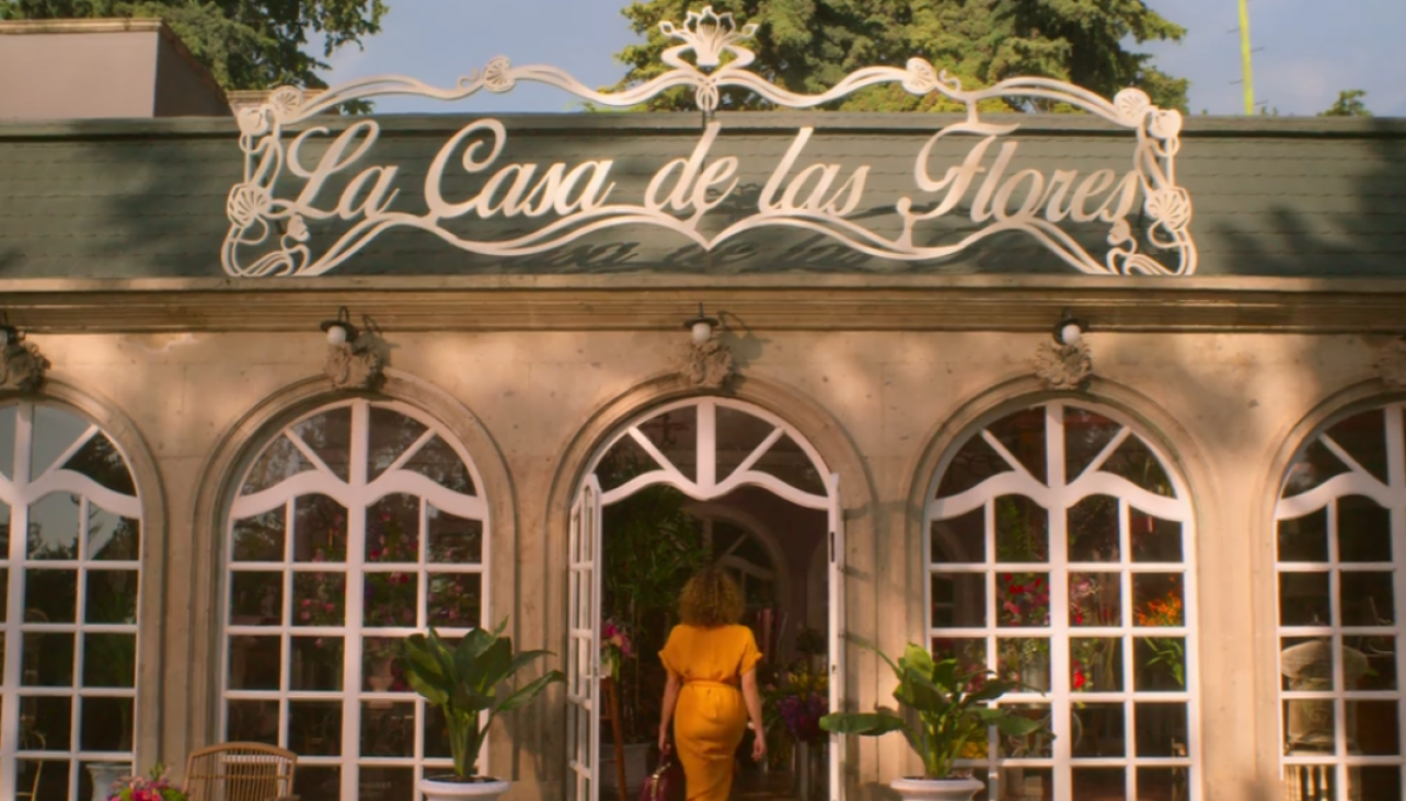 imagen Lo que se esconde entre las flores