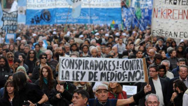 imagen Al filo de la Ley (de Medios)