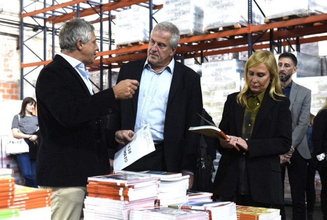 imagen Distribuirán más de 4 millones de libros en escuelas secundarias del país