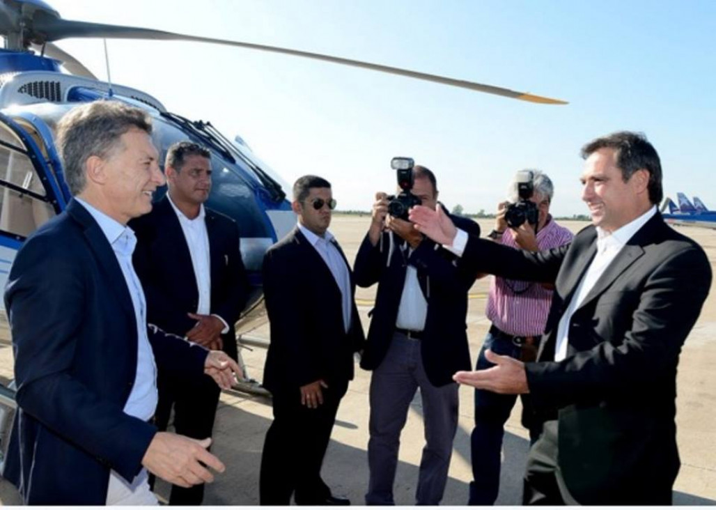 imagen Macri realiza su primera reunión de gabinete fuera de Casa Rosada