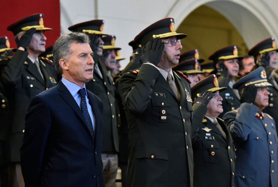 imagen Macri subirá 20 % el salario de toda la Fuerza Armada
