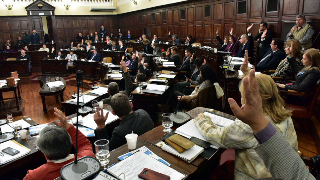 imagen Insólito debate en Diputados