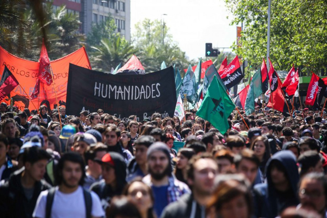 imagen Marcha de universitarios chilenos: "Gratuidad sin transformar no es avanzar"