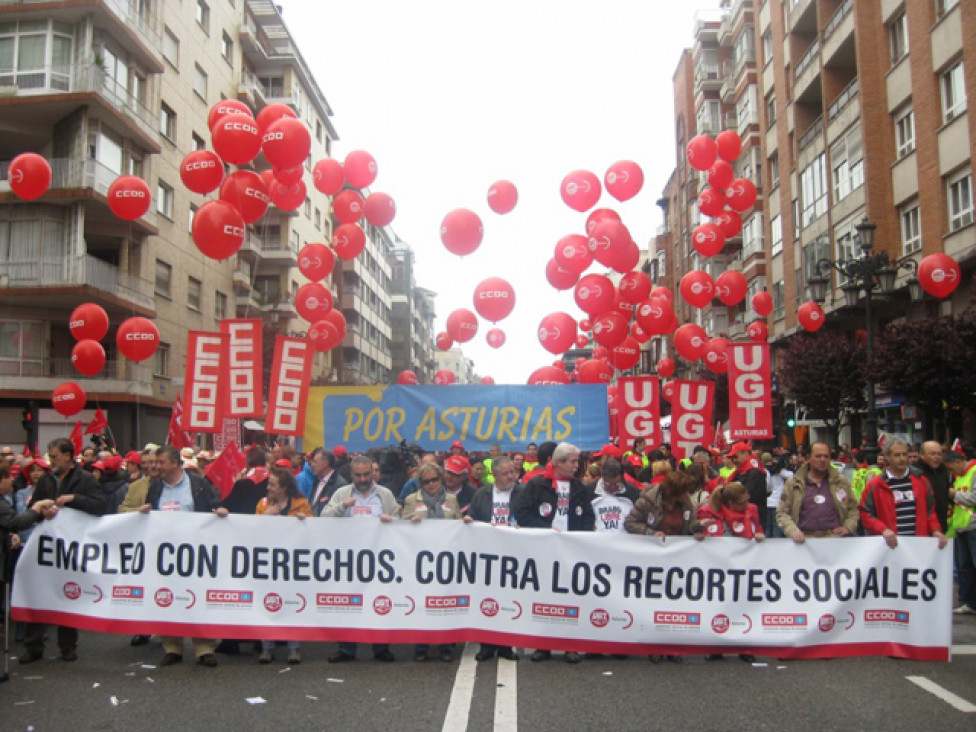 imagen Sindicatos e "indignados" contra el ajuste en España