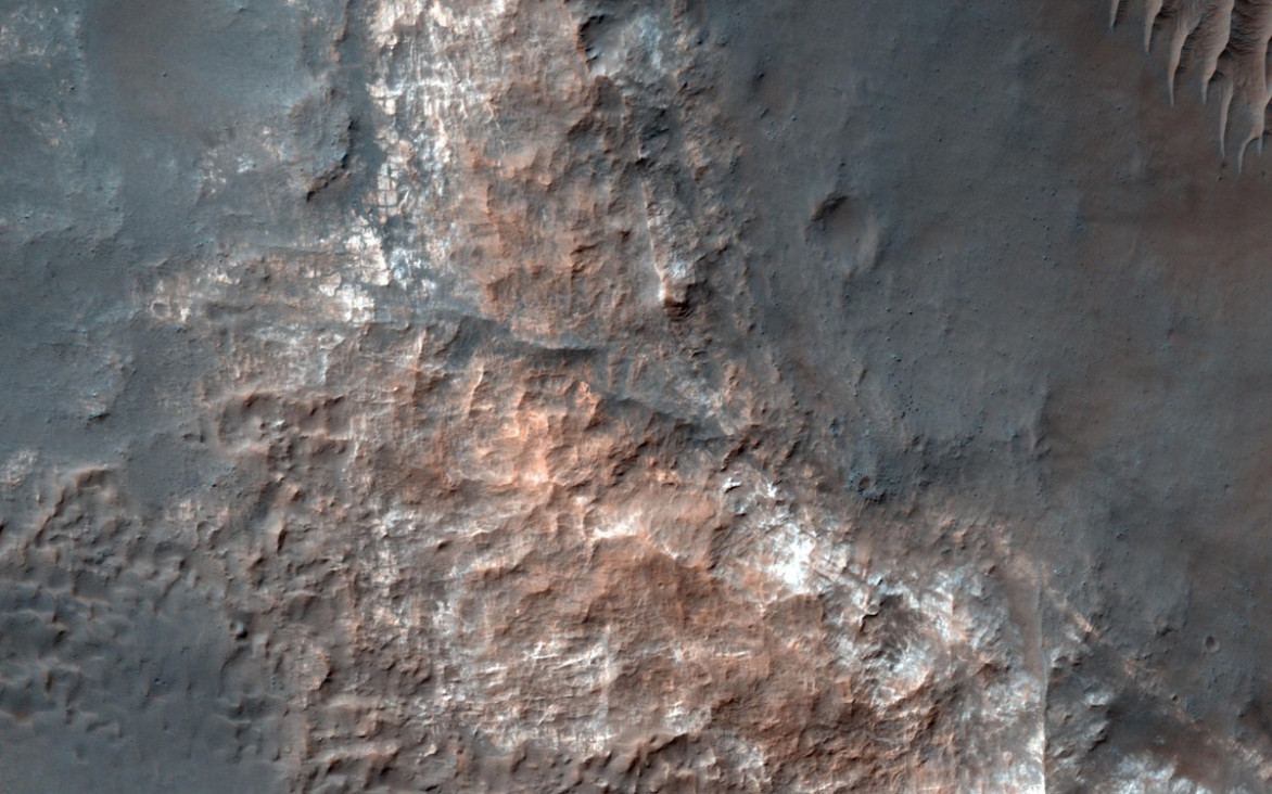 imagen Descubren un lago de agua salada en Marte