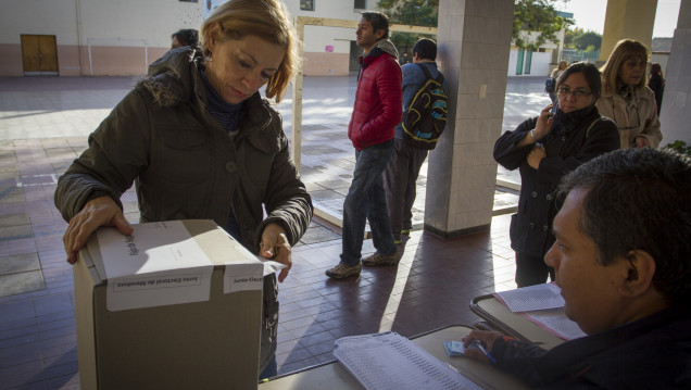 imagen Los pro y los contra de Cornejo si desdobla las elecciones