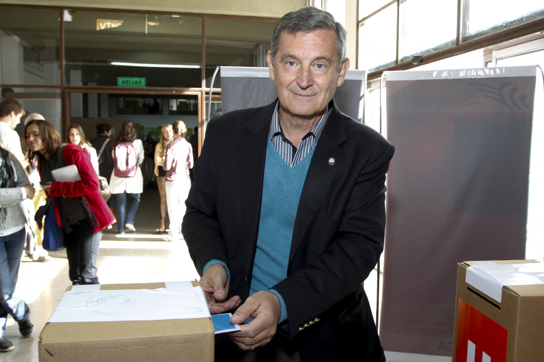 imagen Pizzi votó y dejó ver su optimismo