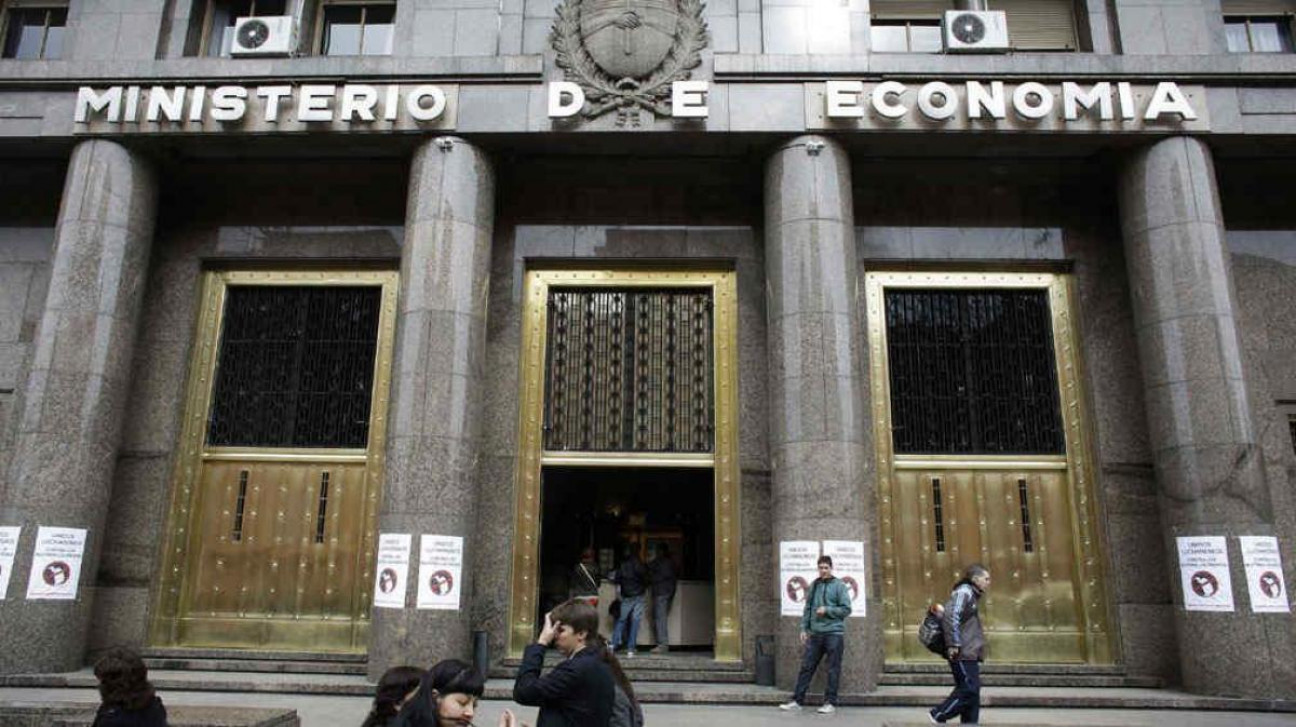 imagen Los cambios en el Ministerio de Economía y los crónicos temblores que trajo a la Argentina