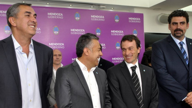 imagen Cornejo hizo campaña en la asunción de Kerchner y Nieri