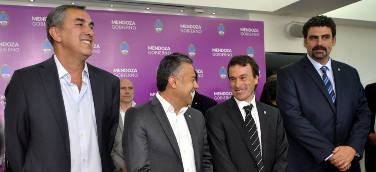 imagen Cornejo hizo campaña en la asunción de Kerchner y Nieri