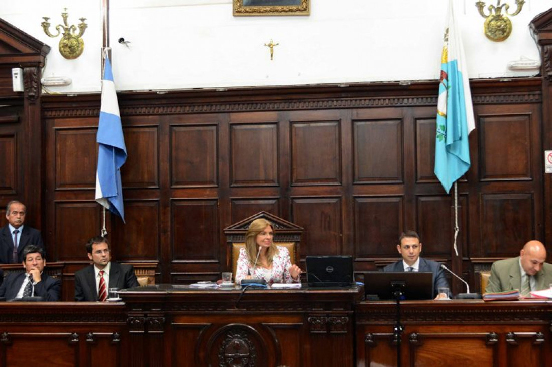 imagen Se mantendrán los sueldos vigentes para el gobernador y la vicegobernadora