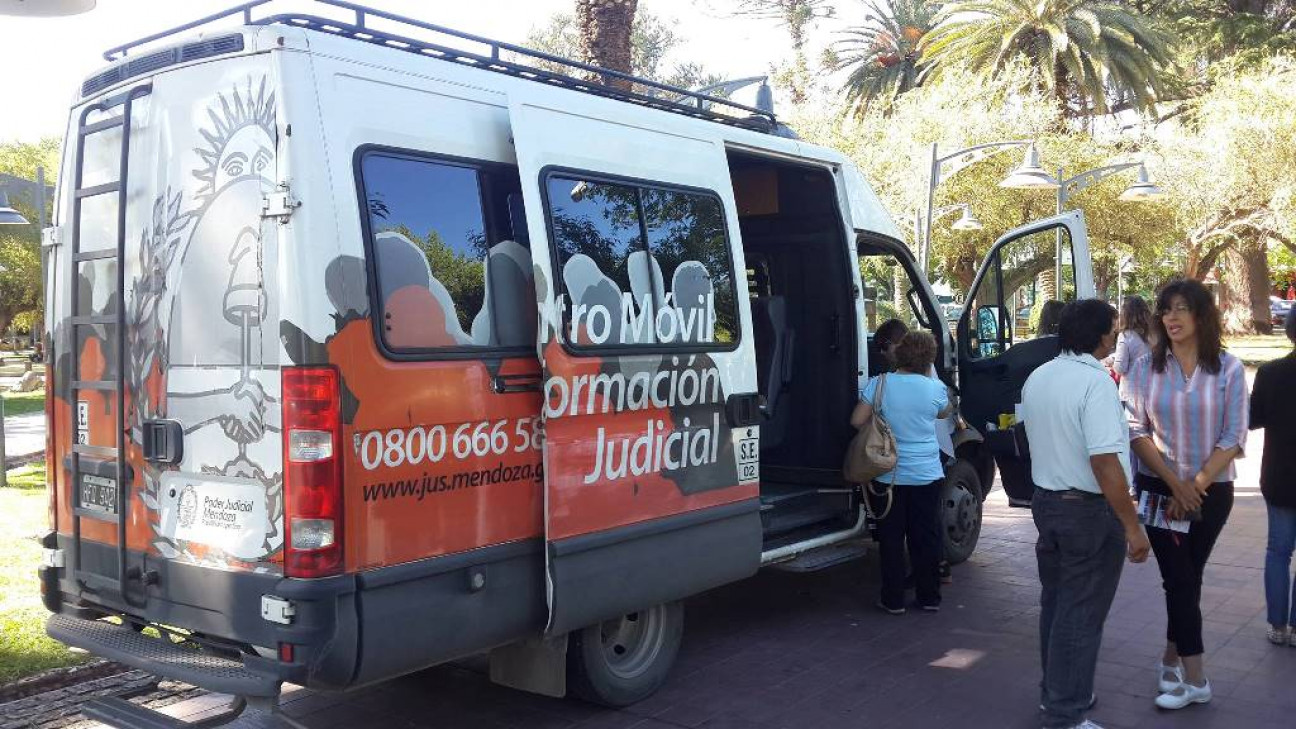 imagen El permiso de viaje para menores de edad podrá tramitarse en las plazas