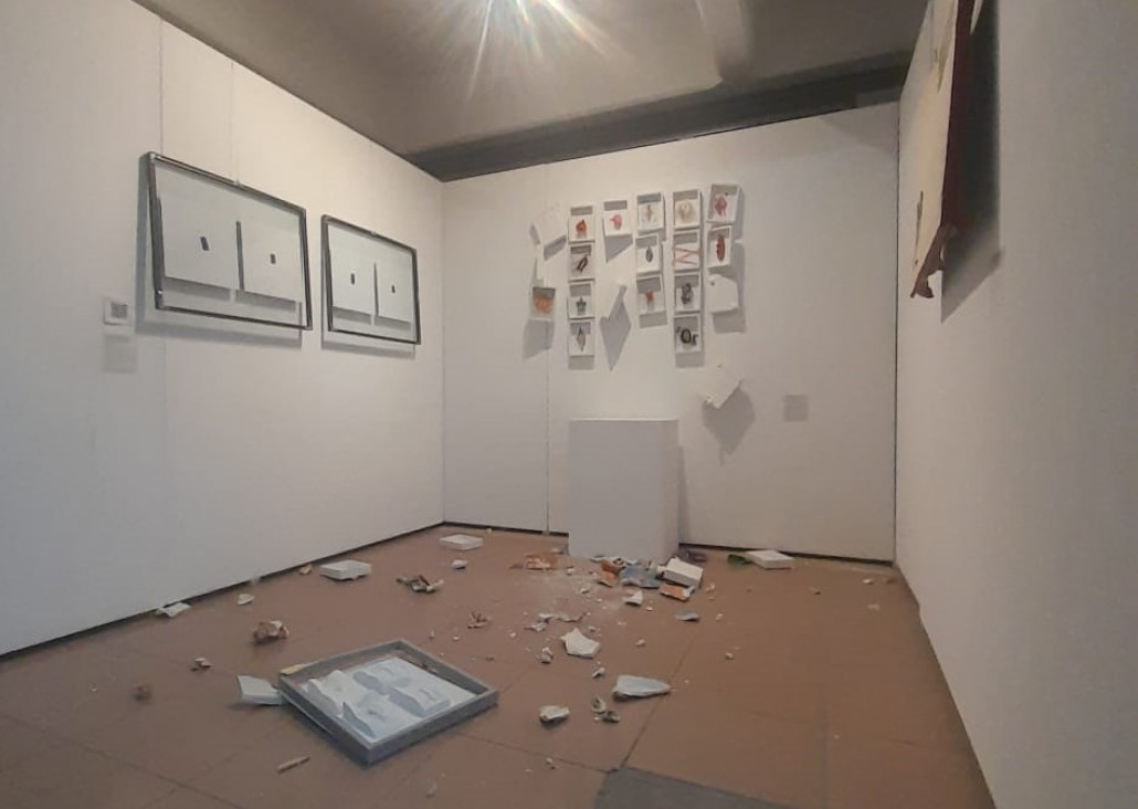 imagen Destrozaron la muestra "8M Manifiestos Visuales" en el Rectorado de la UNCUYO
