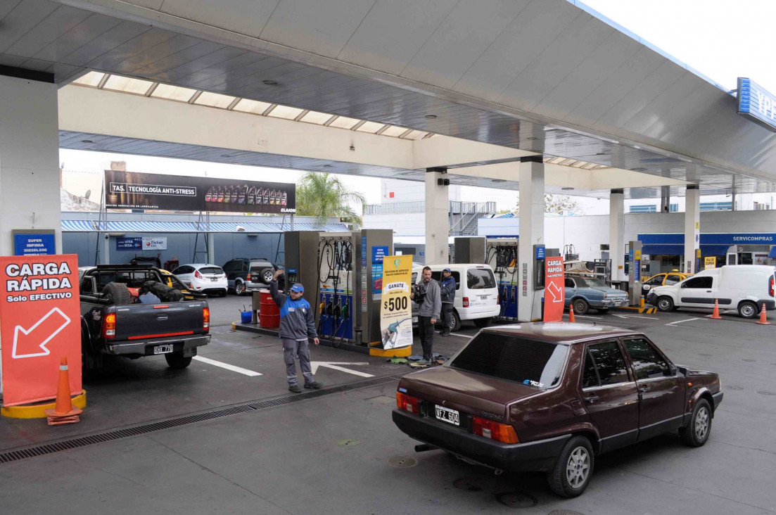 imagen La nafta subió casi un peso por litro