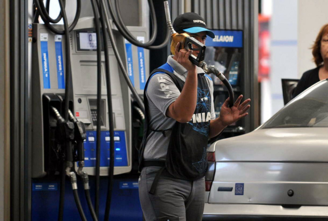 imagen YPF subió las naftas y la premium llegó casi a $ 30