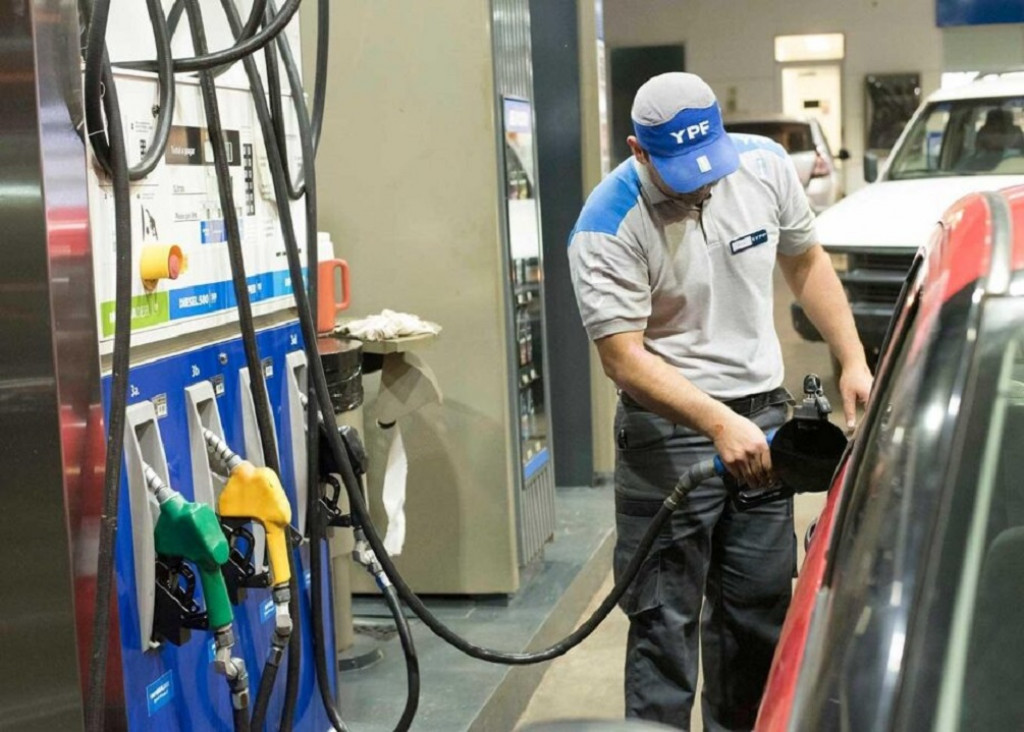 imagen YPF aumentó 4% los combustibles tal lo acordado por las petroleras con el Gobierno