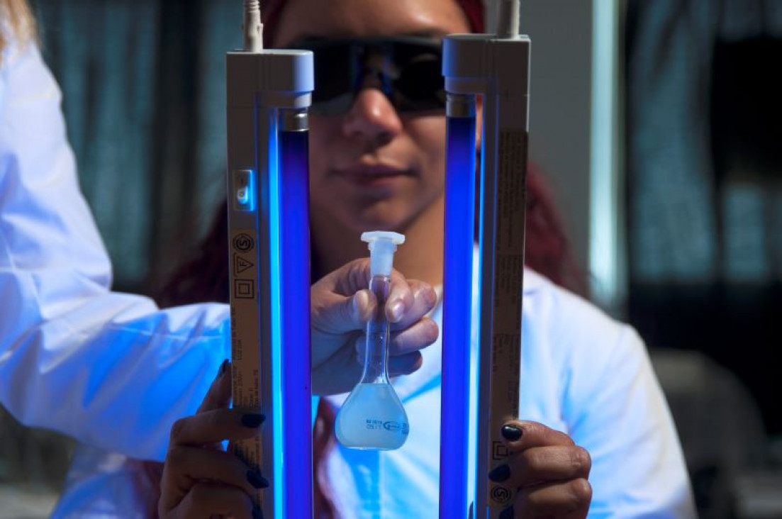 imagen Desarrollan nanopartículas para eliminar contaminantes del agua, como antibióticos y colorantes