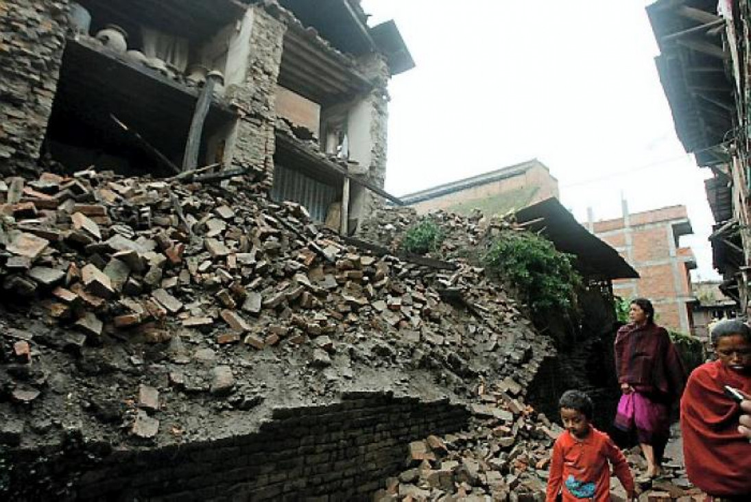 imagen Al menos 63 de muertos por terremoto en frontera entre India y Nepal