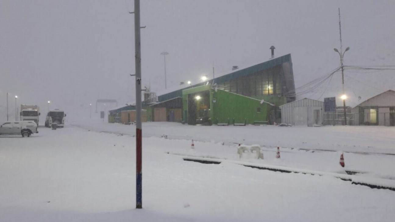 imagen Cerró el paso a Chile por intensas nevadas