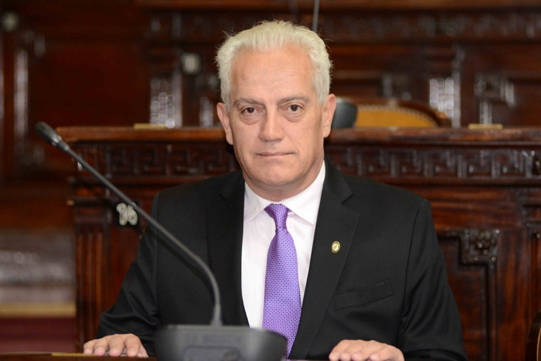 imagen "Quieren dejarle el campo minado al nuevo gobernador"
