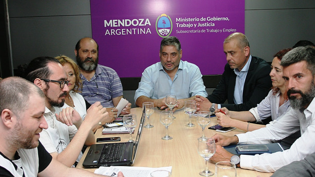 imagen Con las cartas sobre la mesa, se define la paritaria docente
