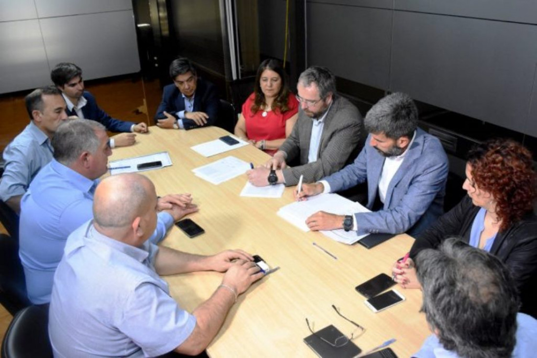 imagen Paritarias estatales: la suba mensualizada se impone a la cláusula gatillo