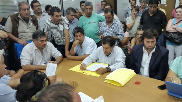 imagen Suspenden sesión para homologar paritarias de estatales