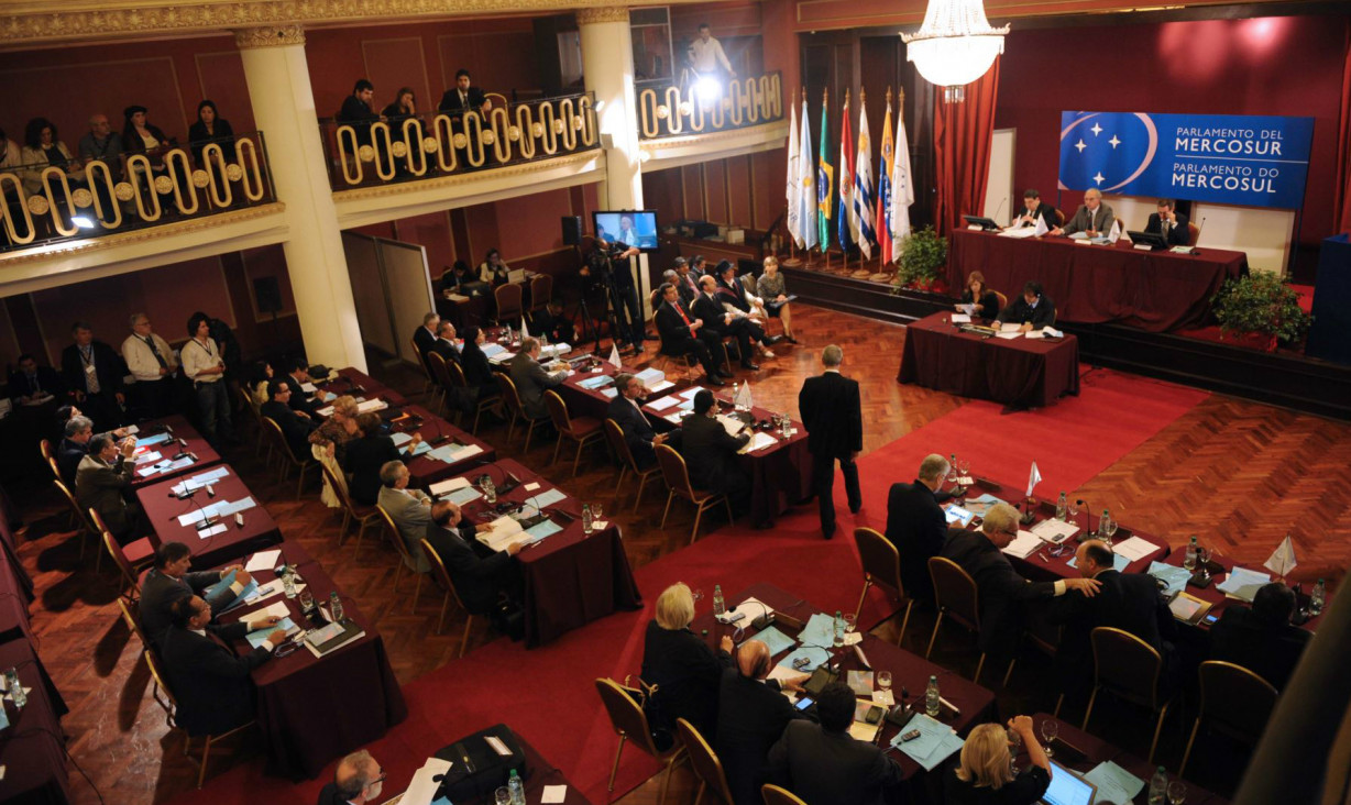 imagen Asumen los 43 representantes argentinos ante el Parlasur