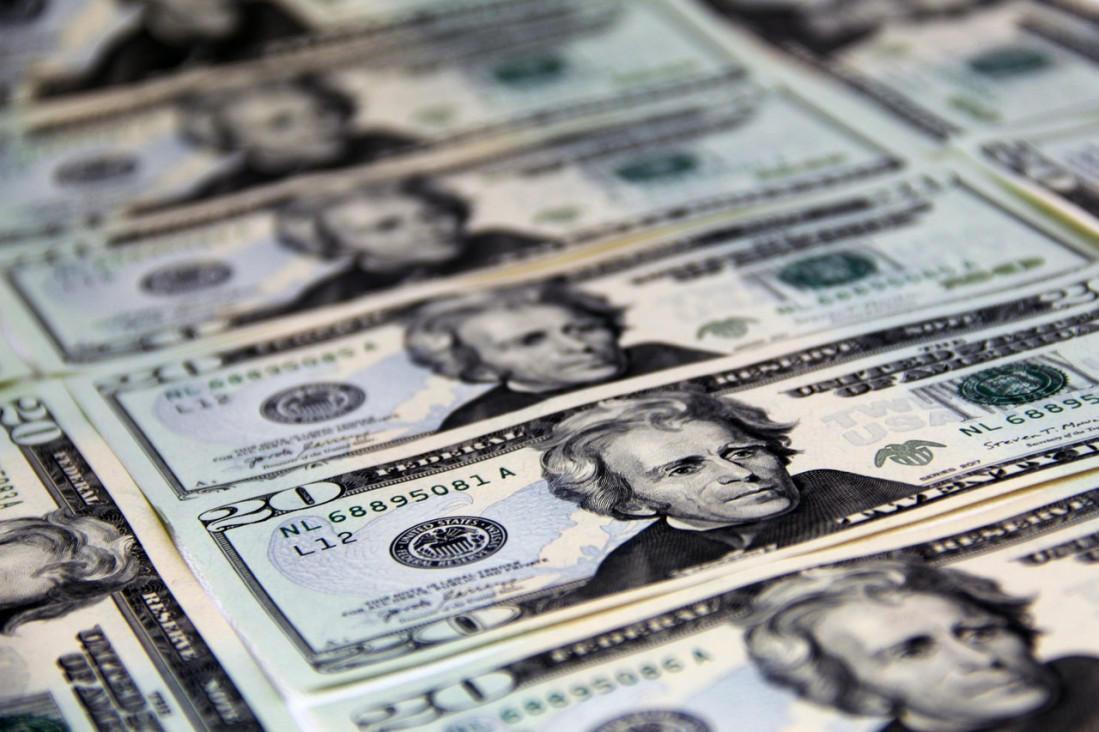 imagen Tras el anuncio del desembarco de Massa, el dólar paralelo cerró por debajo de los 300 pesos
