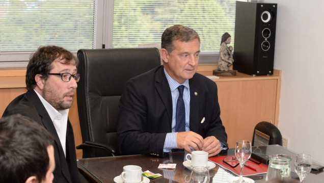 imagen Pizzi ofrece adelantar parte del aumento a los docentes