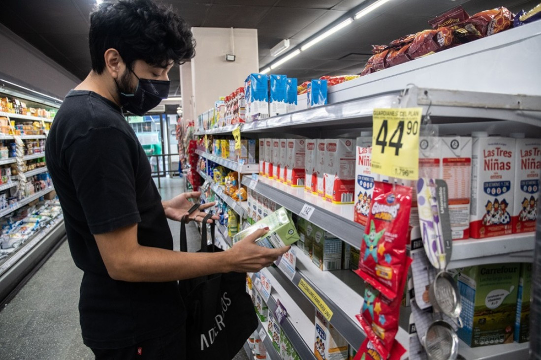 imagen Casi 90 mil pesos para no caer por debajo de la línea de la pobreza