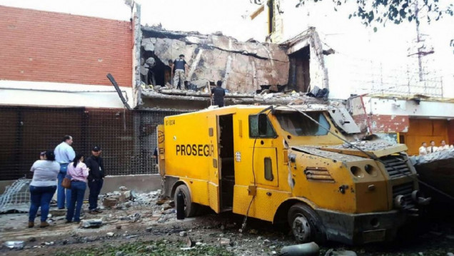 imagen Asalto 30x40 en la Triple Frontera