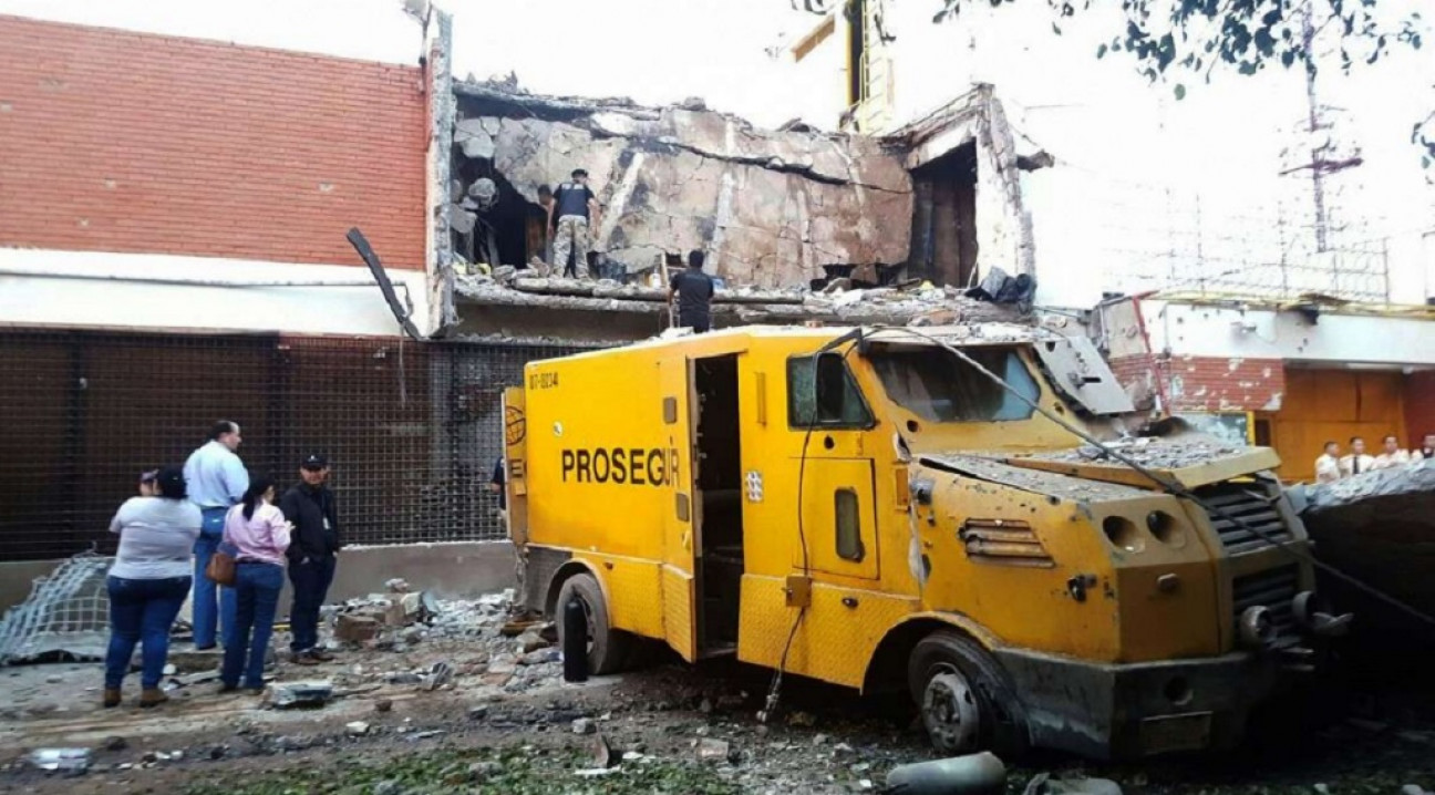 imagen Asalto 30x40 en la Triple Frontera