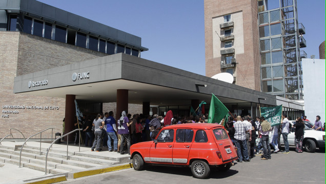 imagen El Consejo Superior repudió actos de violencia en la UNCUYO