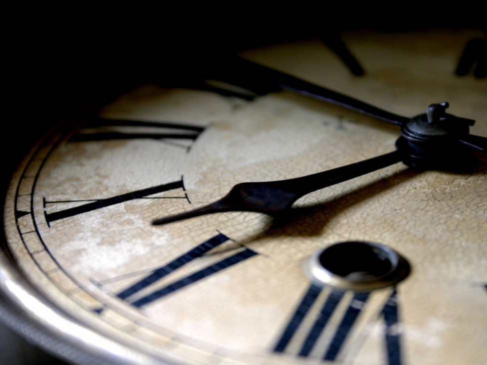 imagen Analizan atrasar los relojes una hora en invierno