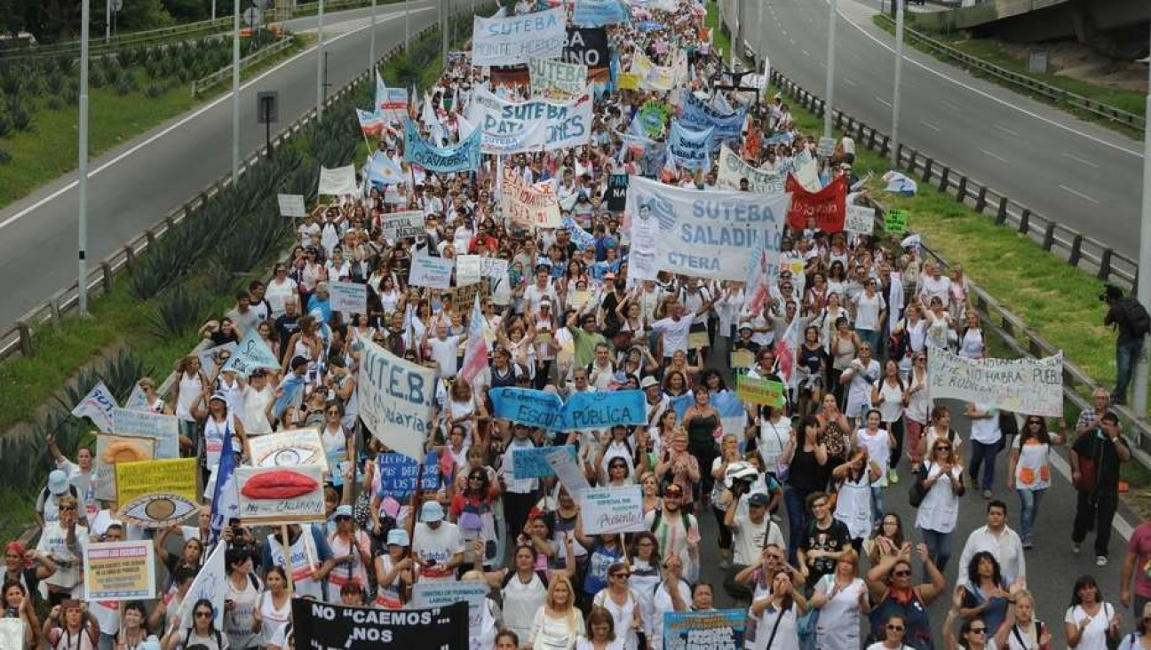 imagen 400 mil docentes en plaza de Mayo