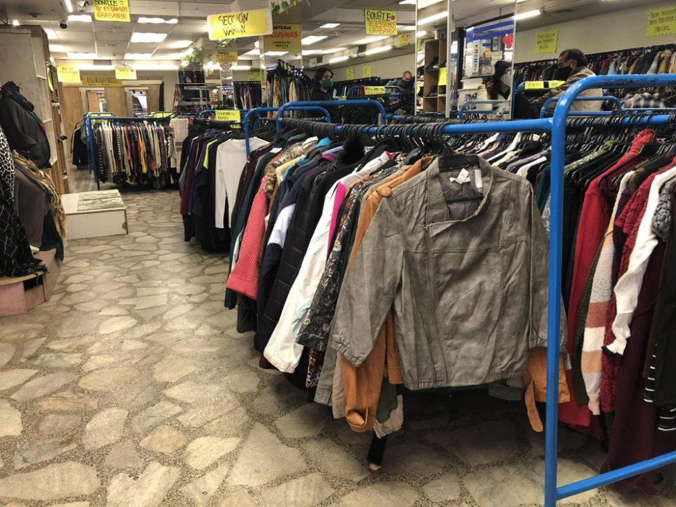 imagen Las tiendas de ropa usada crecen como alternativa para ahorrar y alivianar el impacto de la industria textil