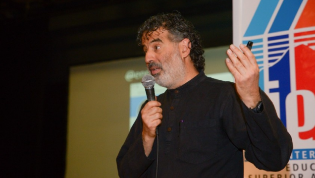 imagen Enrique Tamés: "Tres personas conectadas a internet son más eficientes que Einstein"