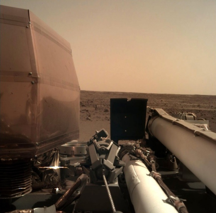 imagen La sonda InSight llegó a Marte y envió la primera imagen