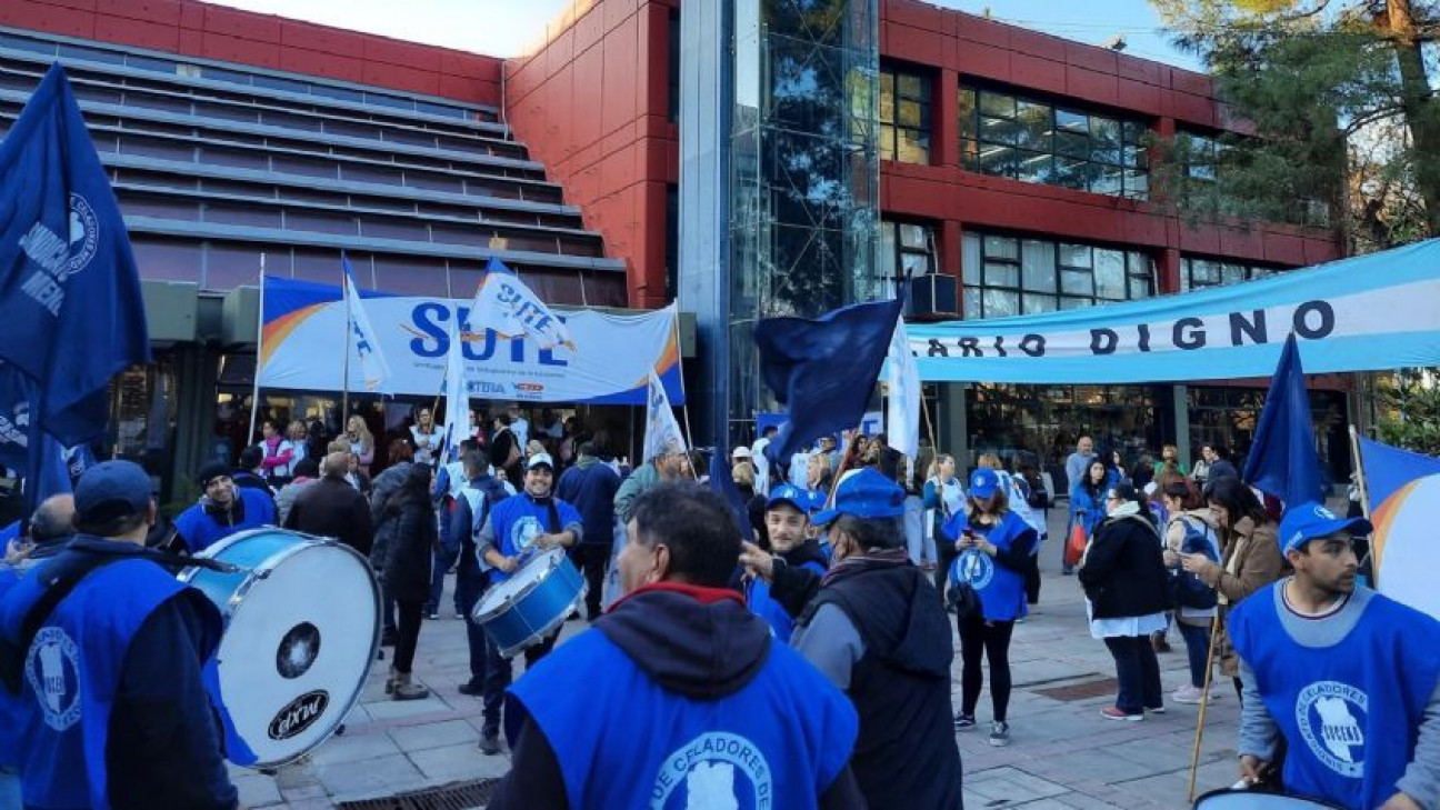 imagen El gremio docente define en un plenario si acepta o rechaza la oferta salarial del Gobierno 