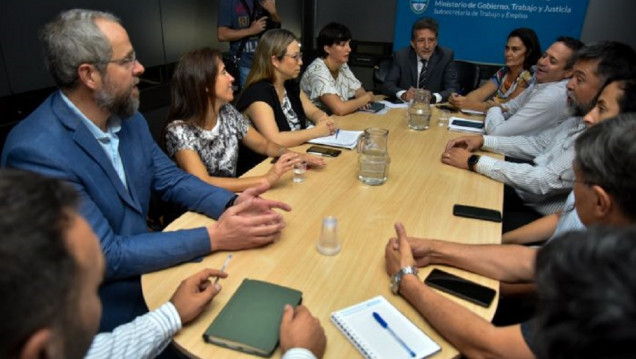 imagen Paritarias: cuatro gremios rechazaron las ofertas del Gobierno y este viernes siguen las negociaciones