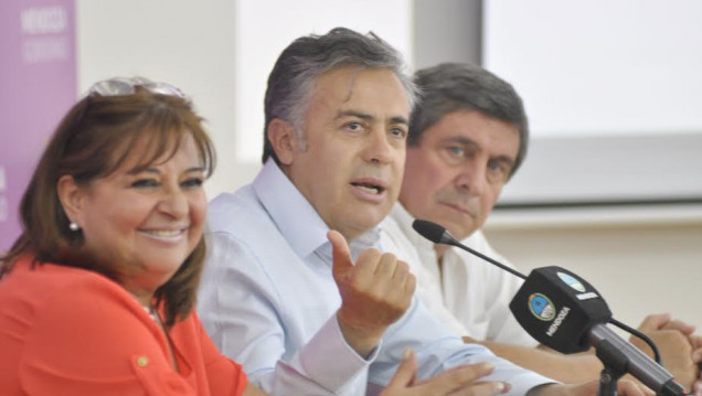 imagen Cornejo anunció el final de la deuda "pinche" en Salud