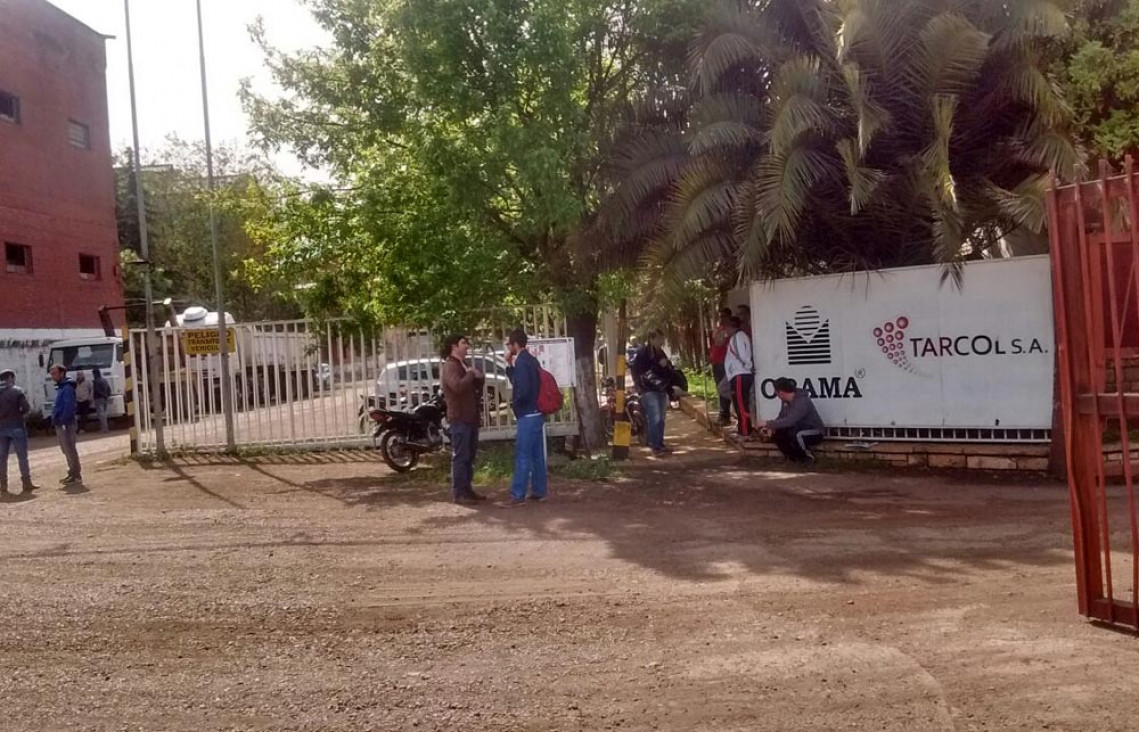 imagen Se hizo ver el dueño de la alcoholera que dejó a sus empleados sin sueldo
