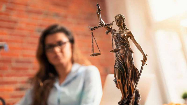 imagen Las mujeres ocupan la mitad de los cargos en la justicia argentina, pero solo el 25% de los puestos más altos