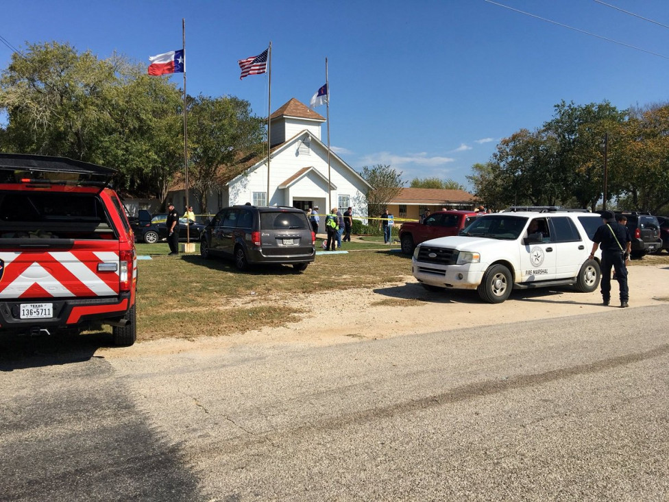 imagen Y sigue el horror: al menos 26 muertos tras un tiroteo en una iglesia de Texas