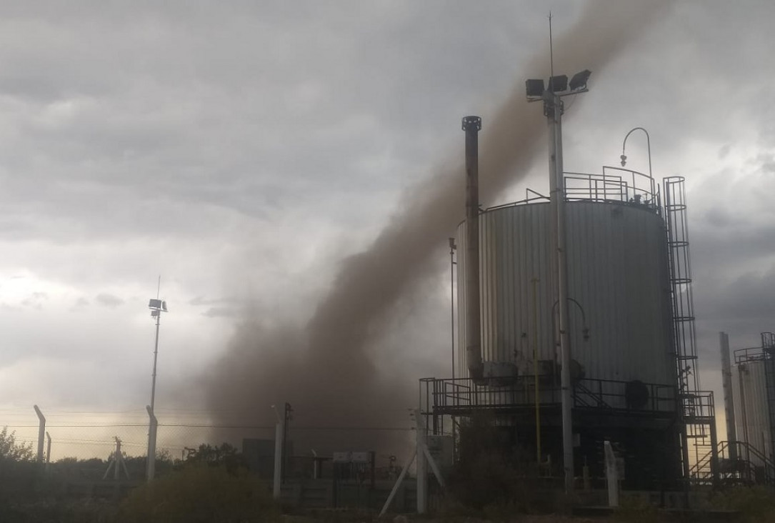imagen Un tornado sorprendió a trabajadores petroleros en Malargüe: ¿es un fenómeno usual para el sur de Mendoza?